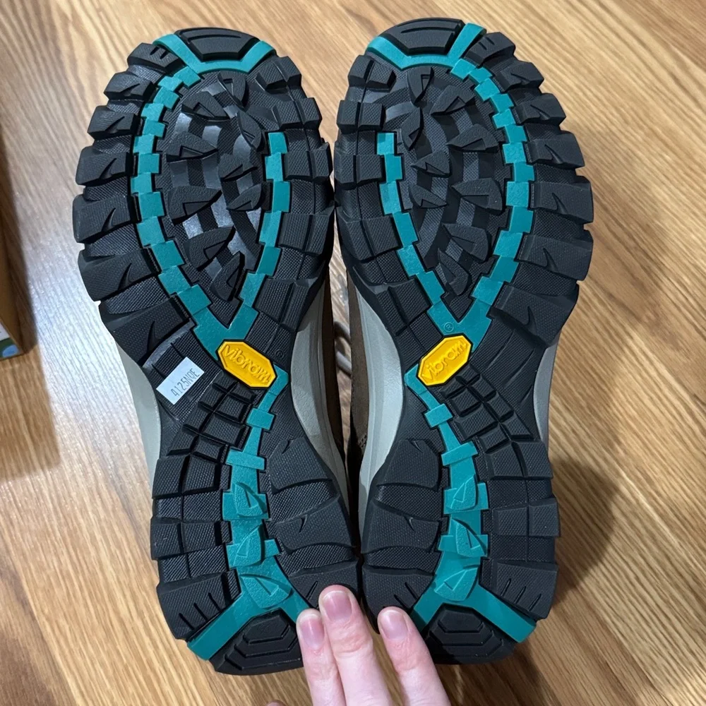 NWT Vasque Talus AT UltraDry Hiking Boot - Women's - Picture 6 of 9